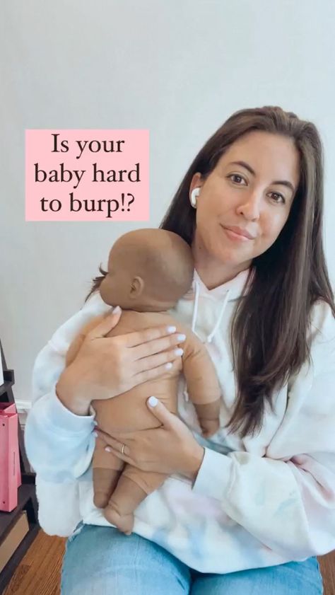 STRUGGLING to burp your baby? One mum has shared her go-to method when it comes to getting non-burping babies to burp after feeding. The simple hack that sees the mum switch up the usual method of burping a baby over the shoulder was picked up by fellow parents and they’re now swearing by the alternative […] Baby Burping Tips, Burping Positions Newborn, Burping Baby Tips, Burping A Newborn, Burp A Newborn, Burp Baby, Burping Baby, Potty Training Methods, Newborn Video