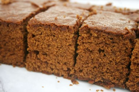 Mary Berry Ginger Cake, Mary Berry Tray Bakes, Bonfire Night Recipes, Mary Berry Recipes Baking, Mary Berry Baking, Parkin Recipes, Bonfire Toffee, Ginger Cake Recipe, Bonfire Food