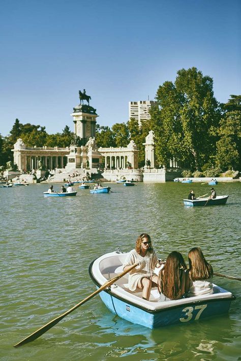 The 9 Most Romantic Things to Do in Madrid Madrid Things To Do, Madrid Couple, Travel Madrid, Spanish Summer, International Trip, Spain Trip, Romantic Things To Do, Euro Trip, Travel Wishlist