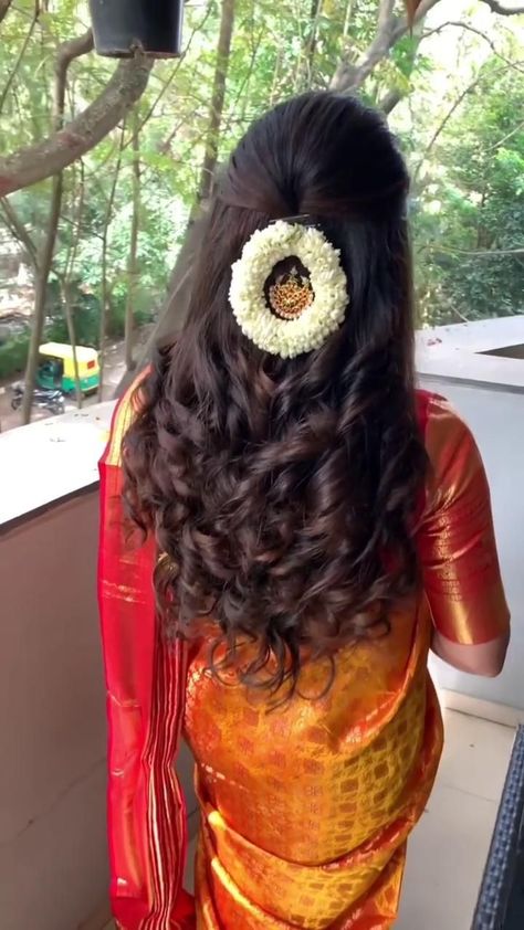 Hairstyles For Medium Length Hair Bridal, Buns Hair Styles, Girls Party Hairstyles, South Indian Wedding Hairstyles, Hair Style On Saree, Saree Hairstyles, Hair Style Vedio, Bridal Hairdo, Traditional Hairstyle