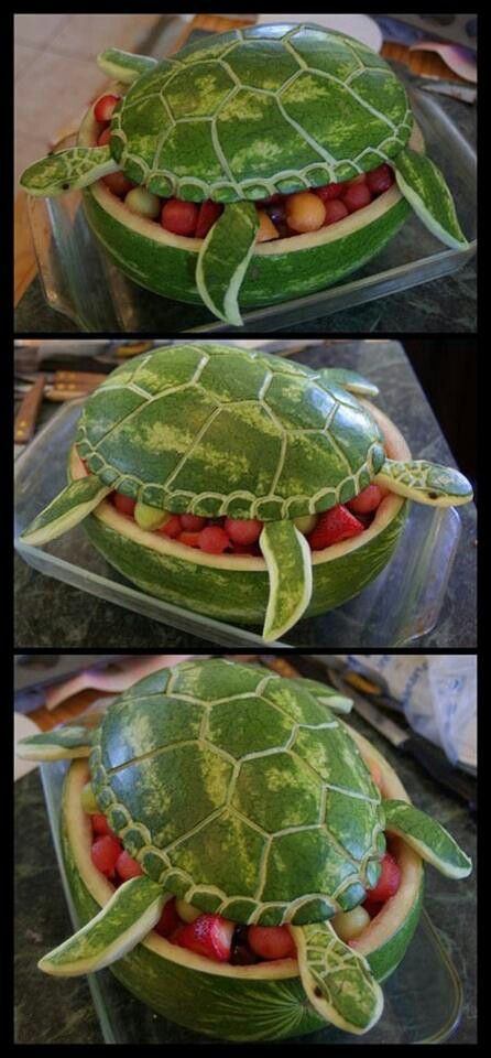 Turtle Watermelon Tropisk Fest, Watermelon Turtle, Pools Ideas, Watermelon Art, Decorações Com Comidas, Beach Diy, God Mat, Hawaiian Party, Good Eat