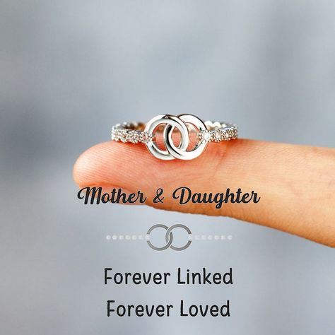 Mother & Daughter Forever Linked Pave Interlocking Ring - Etsy Canada Mother Daughter Rings Silver, Mother Daughter Rings, Daughter Ring, Ring For Mom, Circles Design, Mother's Ring, Mother Daughter Jewelry, Daughter Best Friend, Mom Daughter Gifts