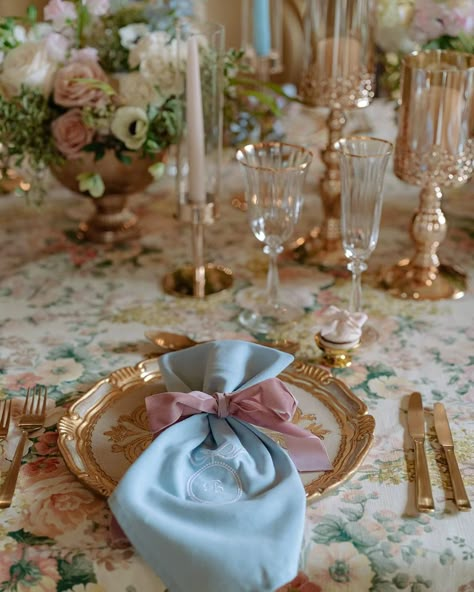 A moment for the incredible tablescape, flowers, cake and stationary from @elevate_workshops captured perfectly by @kamilanowakphotography It's giving Marie Antoinette vibes 🩵 Photographer @kamilanowakphotography Design and concept @elevate_workshops Styling @storiesof_events Florist @emmacoxbrocante Stationery @lucymcspiritdesign HMUA @daniellamakeuphair Dresses @josephinescottlondon Accessories @gibsonbespoke Shoes @di_hassall Venue @harlaxton_manor Cake @poppypickeringcakes Harpist... Marie Antoinette Table Setting, Bridgerton Stationery, Marie Antoinette Themed Party, Marie Antoinette Wedding Theme, Marie Antoinette Party Theme Birthday, Marie Antoinette Theme Party, Bridgerton Ball Aesthetic, Bridgerton Tablescape, Marie Antoinette Party Decorations