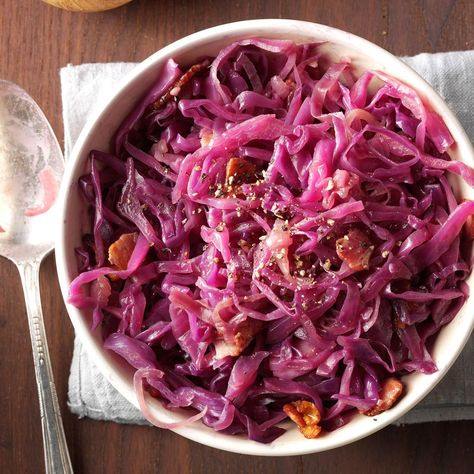 Red Cabbage Salad Recipes, Red Cabbage With Bacon, Side Vegetables, German Traditions, German Red Cabbage, Cabbage Salad Recipe, Cabbage With Bacon, Cabbage Side Dish, Red Cabbage Recipes