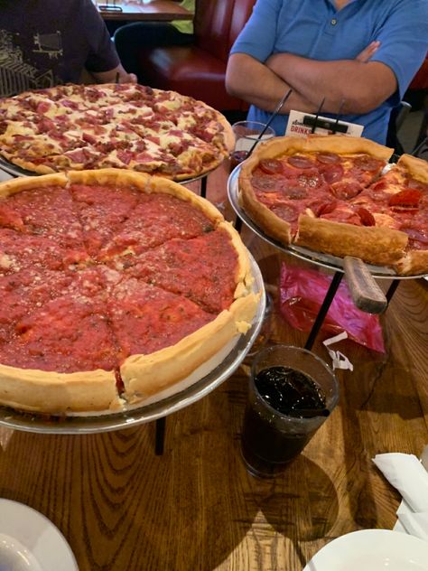 #chicago #inspo #pizza Giordanos Pizza Chicago, Giordanos Pizza, Pizza Chicago, Pizza Style, Chicago Pizza, Food Therapy, Food Snapchat, Food Cravings, Snapchat