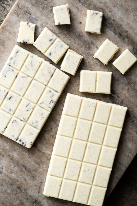 Homemade Sugar Free & Keto White Chocolate #keto #lowcarb #sugarfree #chocolate Keto White Chocolate, Homemade White Chocolate, Botanical Kitchen, Vegan Protein Bars, Sugar Free Sweets, Protein Cake, Keto Candy, Fat Bomb, Keto Chocolate Chips