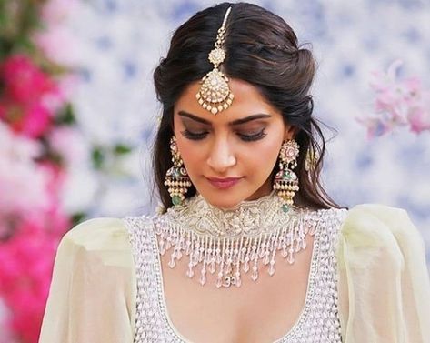 Bridesmaid Indian, Indian Accessories, Kumkum Bhagya, Indian Wedding Hairstyles, Bridal Outfit, Open Hairstyles, Wedding Guest Hairstyles, Best Wedding Hairstyles, Indian Bridal Hairstyles