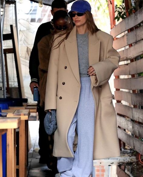 Hailey Bieber Winter Outfits, Hailey Bieber Winter, Hailey Bieber Outfits Street Style, Iconic Celebrity Couples, Hailey Bieber Street Style, Hailey Baldwin Street Style, Hailey Baldwin Style, Fashion Trend Forecast, Street Style Winter