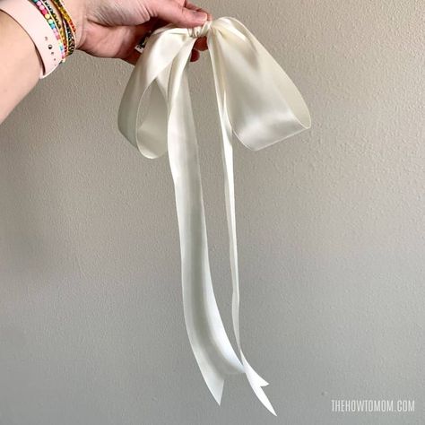 How to Make a Floppy Bow - Easy! Diy Frayed Ribbon, Floppy Bows Diy, How To Make A Bow, Satin Bow Diy, Tying A Bow, How To Make A Ribbon Bow, Ribbon Bow Tutorial, Bow Making Tutorials, Loopy Bow