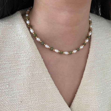 Right Now Jewelry Pearl Necklace Designs Unique, Pearl Necklace Ideas, Handmade Bracelets Tutorial, Diy Pearl Necklace, Handmade Pearl Necklace, Necklaces Ideas, Bijoux Art Nouveau, Stone Necklaces, Pretty Jewelry Necklaces