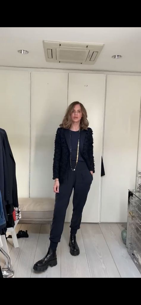 Trinny Woodall Style 2020, Trinny Woodall Style 2024, Leopard Skirt Outfit 2024, Trinny Woodall Style, Leopard Print 2024 Trend, Leopard Print Outfits 2024, Trinny Woodall Leopard Print, Trinny Woodall, Golden Blouse