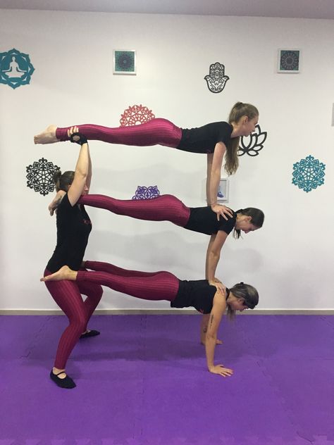 4 People Yoga Poses, Yoga Poses For 4 People, 4 People Stunts, Partner Tricks, 3 Person Yoga Poses, Funny Yoga Poses, 2 Person Stunts, Group Yoga Poses, Yoga Posses