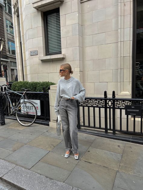 grey outfit, london streetstyle, streetstyle, instagram, silver, accessories, grey jeans, instagram outfit, outfit ideas, zara, zara outfits, · ZARA · BERSHKA gucci Outfit London, Zara Outfit, London Street Style, Grey Outfit, Instagram Outfits, Kendall Jenner Style, Fall Street Style, Grey Jeans, Silver Accessories