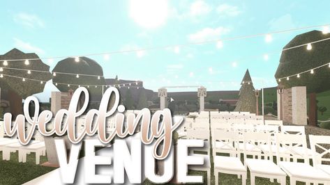 Soo pretty 🥺 Wedding Venues Bloxburg, Wedding Venue Bloxburg, Cute Bloxburg Living Room, Bloxburg Wedding Venue Ideas, Cute Bloxburg Living Room Ideas, Bloxburg Wedding, Bloxburg House Layouts, Kitchen Decor Sets, House On Stilts