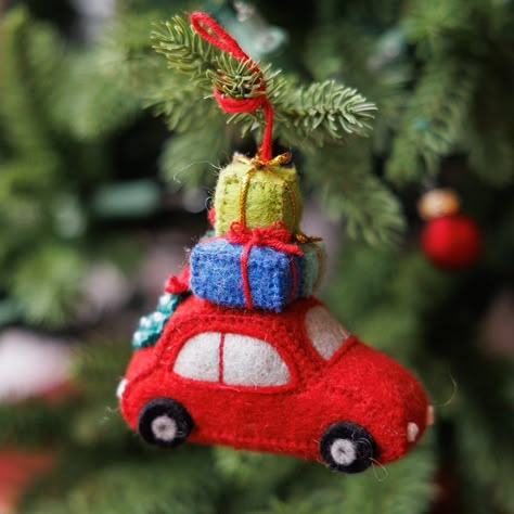 Diy Christmas Tree Ornaments Handmade, Christmas Felt Ornaments, Felt Car, Car Christmas Tree, Felted Ornaments, Christmas Fair Ideas, Gifts From The Heart, Felt Ornaments Patterns, Gifts For Surfers