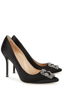 Hangisi 105 black silk satin pumps Manolo Heels, Luxurious Shoes, Spanish Shoes, Classy Girls Wear Pearls, Fancy Heels, Manolo Blahnik Black, Manolo Blahnik Hangisi, Manolo Blahnik Heels, Cute Shoes Heels