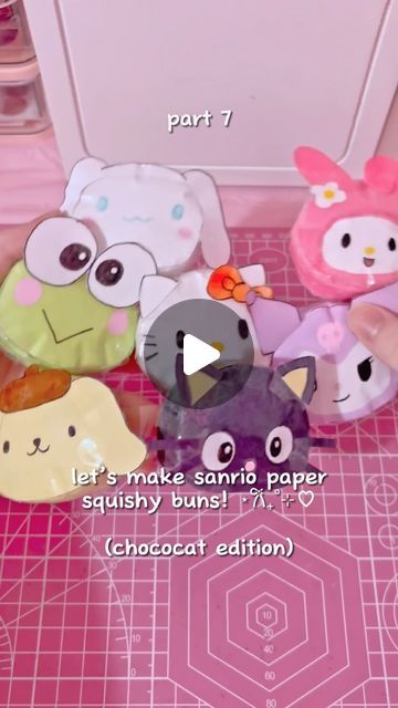 Sanrio Template Mini Book, Paper Dolls Diy Sanrio, Pompompurin Paper Doll, Sanrio Paper Squishy, Sanrio Cinnamoroll Aesthetic, Sanrio Paper Doll, Paper Crafts Sanrio, Diy Kawaii Crafts, Kuromi Squishy