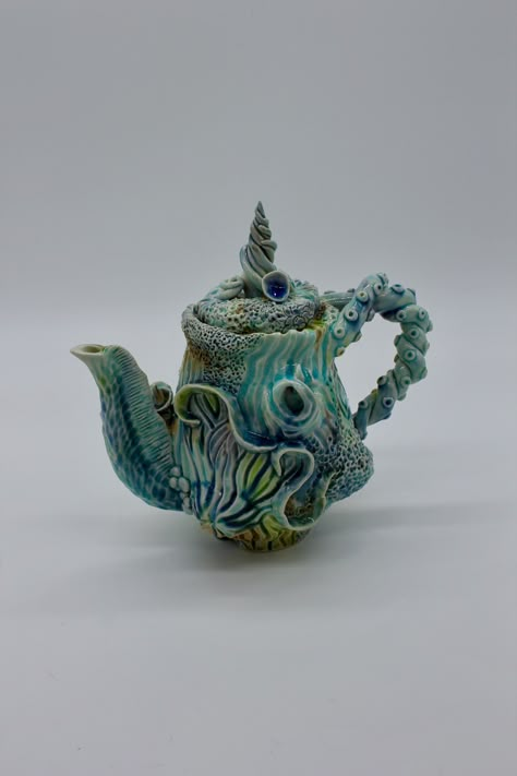 Pottery Ocean Ideas, Mug Inspiration Design, Nature Inspired Teapots, Fantasy Pottery Ideas, Ceramics Sea Inspired, Octopus Pottery Ideas, Ocean Theme Ceramics, Pottery Inspired By Nature, Pottery Sea Creatures