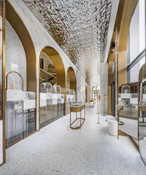 Ujoy Jewelry Store Showcase The whole design of the store adopts white and brass colors. The arc display showcase shape and the arched decorative wall echo each other, it is luxurious and elegant. If you want to get more information of jewelry showcase, contact us now. Website：https://www.ujoydisplay.com WhatsApp：+86-15915356787 #jewelrystore #jewelryshop #watchshop #watchclub #customjewelry #highwatch #highendjewelry #jewelryshowcase Luxury Jewelry Display, Luxury Jewelry Store, Jewelry Store Design, Display Showcase, Jewellery Showroom, Store Interiors, Jewelry Showcase, Jewelry Showcases, Retail Interior