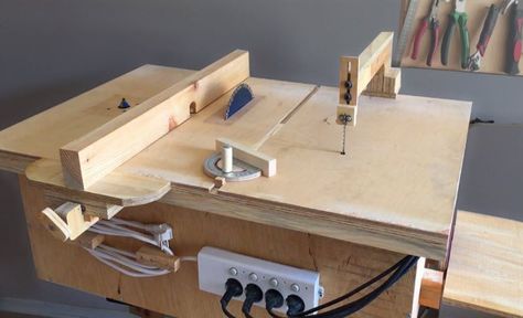 Homemade 4 in 1 Workbench(table saw, router table, disc sander jigsaw table) | herramientas y tecnicas | Pinterest | Werkstatt, Mobile werkbank und Werkzeuge Workshop Table, Router Table Fence, Workbench Table, Jigsaw Table, Table Saw Workbench, Best Circular Saw, Table Saw Fence, Woodworking Jigsaw, Diy Table Saw