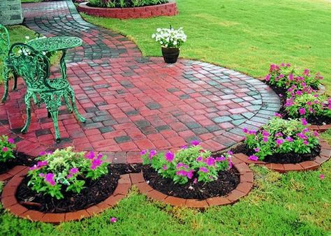 Flower Bed Idea for the front lawn or back yard. Put your table and chairs in the center or a bench Cheap Landscaping Ideas, Small Yard Landscaping, Brick Patio, Easy Landscaping, Small Yard, Landscaping Tips, Garden Edging, Beautiful Backyards, Perfect Garden