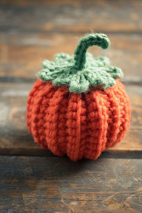 Crochet Halloween Decorations, Crochet Fall Decor, Crochet Pour Halloween, Thanksgiving Crochet, Fall Pumpkin Crafts, Fall Crochet Patterns, Confection Au Crochet, Halloween Crochet Patterns, Crochet Fall