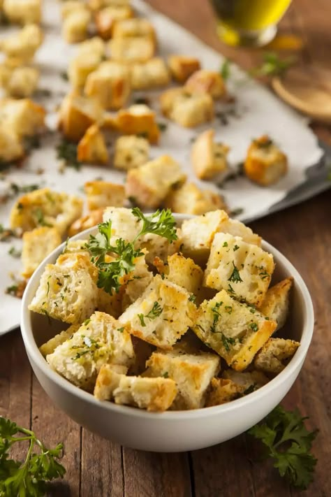 Texas Roadhouse Croutons, Texas Toast Bread, Crouton Recipes, Leftover Bread, Texas Toast, Small Microwave, Croutons Homemade, Texas Roadhouse, Croutons