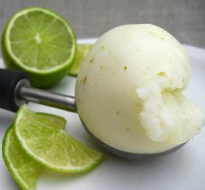 Granitas, Mousse Dolce, Sorbet Ice Cream, Lime Sorbet, Cold Treats, Sorbet Recipes, Ice Cream Popsicles, An Ice Cream, Homemade Ice