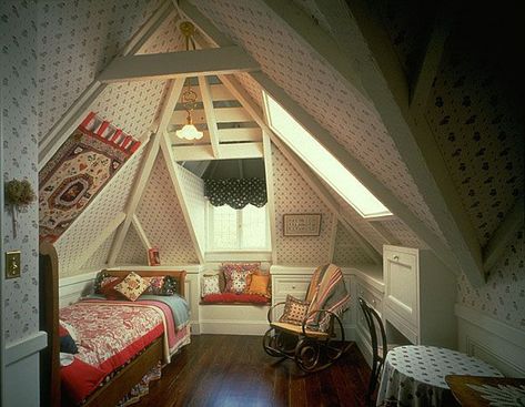 Special room in the attic for rainy days and starry nights…this would be amazing @ Home Interior Ideas. Description from pinterest.com. I searched for this on bing.com/images Victorian Attic, Small Attic Room, Small Attic, Attic Design, Extra Bedroom, Attic Renovation, Attic Spaces, Attic Remodel, Attic Bedroom