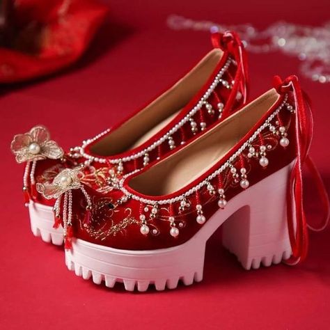 Japanese Shoes Traditional, How To Draw Heels, Hanfu Shoes, I Feel Empty, Chinese Shoes, Fairy Shoes, Beaded Shoes, Dr Shoes, Cute Shoes Heels