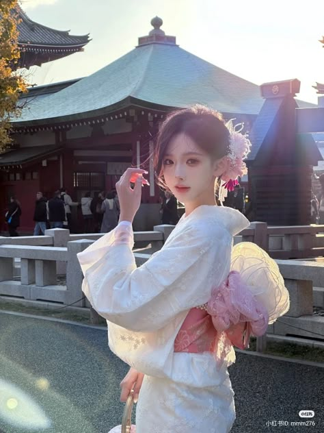 Japanese Yukata Aesthetic, Japanese Dresses Traditional, Kimono Poses Reference, Japanese Dress Traditional, Hachi Cosplay, Japanese Style Outfits, Kimono Pose, Kimono Poses, Kimono Male