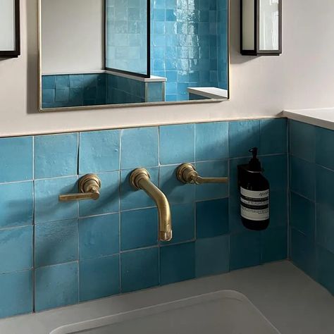 HouseofAnouar - Etsy Turquoise Bathroom Tiles, Teal Backsplash, Blue Fireplace, Tile Moroccan, Tile Making, Backsplash Bathroom Wall, Moroccan Bathroom, Tile Backsplash Bathroom, Tile Covers