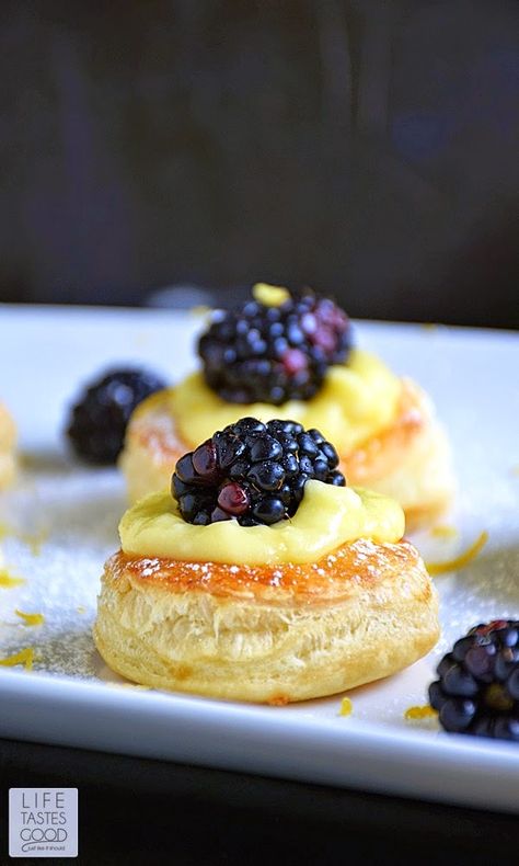 Pastry Puff, Dessert Restaurant, Impressive Dessert, Mini Tarts, Impressive Desserts, Party Hardy, Mini Tart, Lemon Recipes, Tart Recipes