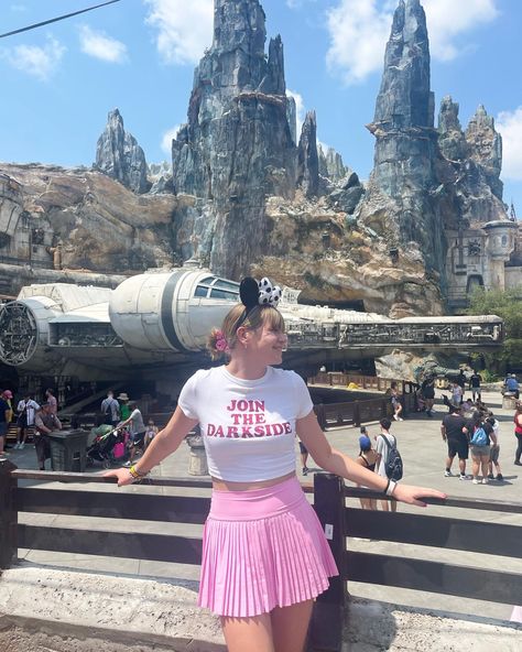 Cute Disney Outfits Hollywood Studios, Disney Star Wars Outfit, Galaxys Edge Outfit, Star Wars Disney Outfit, Galaxy's Edge Outfit, Park Fits, Galaxys Edge, Disney Fits, Disney Lifestyle