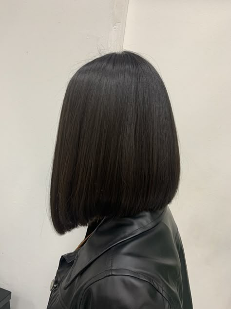 Black Mid Length Hair, Corte Bob Corto Cara Redonda, Black Short Straight Hair, Dark Brown Short Hair, Straight Black Bob, Bob Black Hair, Bob Haircut Black Hair, Short Black Bob, Black Hair Bob