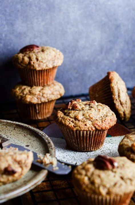 Make these moist wholesome muffins with simple ingredients! Easy and quick, perfect for snack time. Steel Oats, Raspberry Muffin Recipes, Date Muffins, Date Paste, Delicious Muffins, Moist Muffins, Its A Lifestyle, Raspberry Muffins, Berry Muffins