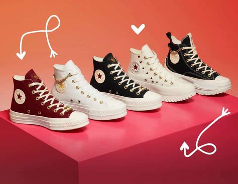 Converse Valentine, Rain Boots Fashion, White Nike Shoes, Preppy Shoes, Pretty Shoes Sneakers, All Star Shoes, La Rams, Shoes Hack, Converse With Heart