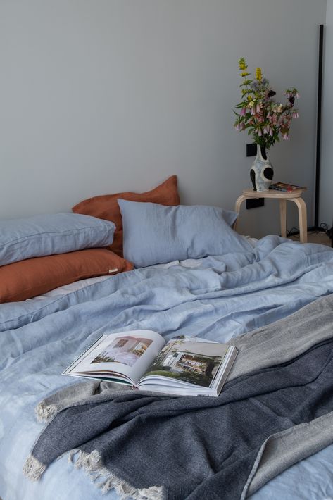 To feel cheerful and energized in the morning, choose Linen Texture soft linen bedding ❤️ Sky Blue Bedding, Light Blue Bed Sheets, Light Blue Bedding, Blue Bed Sheets, Blue Linen Bedding, Blue Bedding Sets, Linen Bed, Sky Blue Color, Linen Sheet Sets