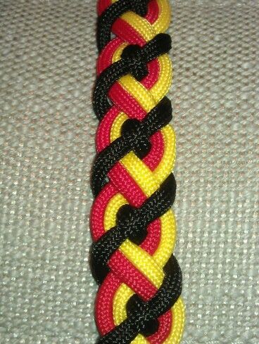 Paracord Uses, Paracord Bracelet Tutorial, Paracord Braids, Cords Crafts, Paracord Bracelet Diy, Paracord Diy, Paracord Tutorial, Paracord Knots, Knot Braid