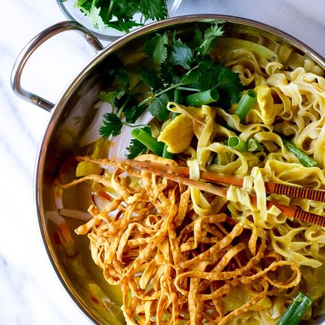 23 Thai dishes you can make at home: Homemade Thai food Kao Soi, Burmese Food, Khao Soi, Curry Noodles, Thai Dishes, Noodle Dishes, Asian Cooking, Asian Dishes, Thai Recipes