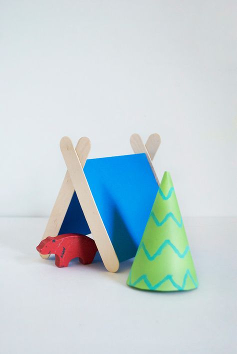 The humble popsicle stick is ready to shine with these super cool craft projects. Tent Craft, Happy Crafts, Natural Playgrounds, School Kids Crafts, Handmade Charlotte, Stick Crafts, Popsicle Stick Crafts, Kid Craft, Crafty Kids