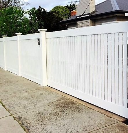 Gate Colour Ideas, Hampton Fencing, Front Door Ideas Modern, Front Gate Ideas, Door Entryway Ideas, Front Door Entryway Ideas, Hamptons Fence, Front Fences, Front Door Decor Ideas