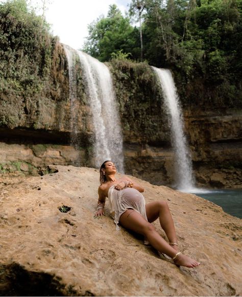 Pregnancy Photoshoot Beach, Dani Leigh, Mama Photo, Maternity Photography Poses Pregnancy Pics, Waterfall Pictures, Couple Pregnancy Photoshoot, Waterfall Photo, Maternity Photography Couples, Baby Announcement Photos