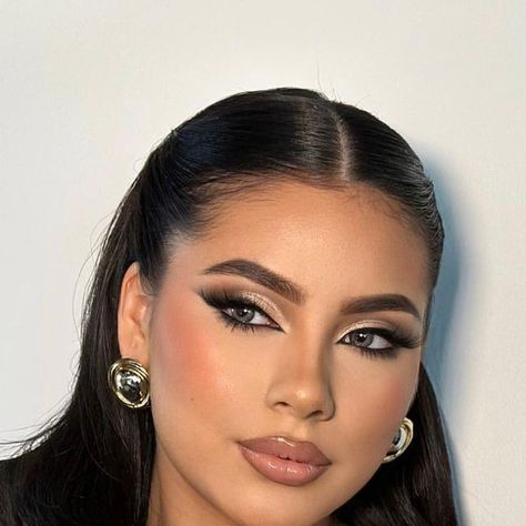 Makeup Look Black Eyeshadow, Wedding Makeup For Black Dress, Makeup Looks For All Black Outfit, Black Outfit Makeup Look, Men In Black Makeup Look Women, Eyeshadow For Black Outfit, Cute Black Makeup Looks, Neutral Full Glam Makeup, Makeup Looks For Black Hair