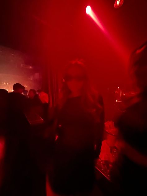 Club Girl Aesthetic, Clubbing Pictures, Clubbing Photos, Lizzy Core, Gryffindor Party, Clubbing With Friends, Vamp Carti, Going Out Aesthetic, Bach Themes