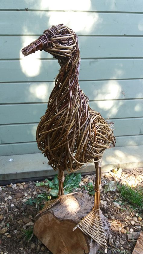 Willow Weaving Sculpture, Willow Sculpture Diy, Willow Statues, Willow Sculpture, Duck Sculpture, Twig Furniture, Willow Garden, Flower Pot People, Twig Art