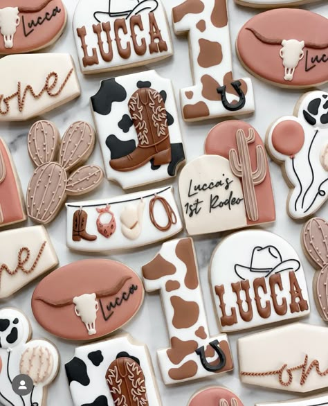 Western Cookies, Emily Perkins, Cow Birthday Cake, Cowgirl Cookies, Cowboy First Birthday, Cowboy Themed Birthday Party, Baby First Birthday Themes, Rodeo Birthday Parties, Decorative Cookies