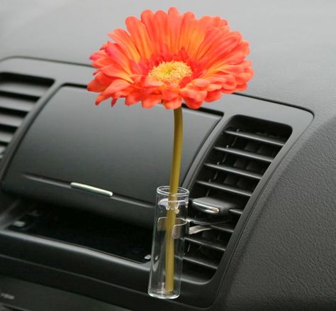 This Auto Vase Lets You Display Flowers In Your Car Car Vase, Bud Vases Flowers, Yellow Daisy Flower, Bug Car, Pimp My Ride, Volkswagen New Beetle, Girly Car Accessories, First Cars, Cars Accessories