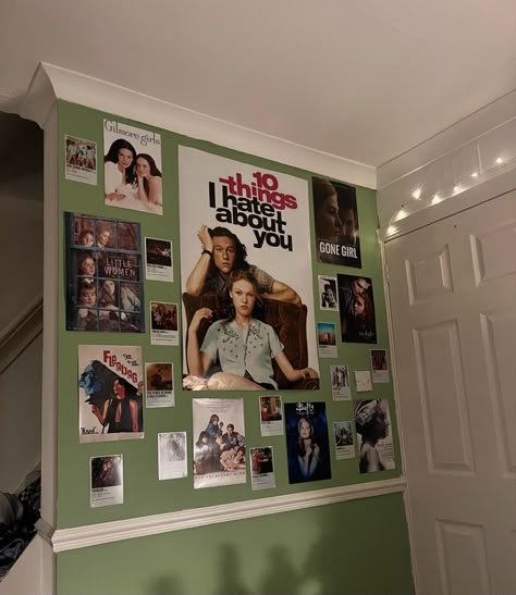 Polaroid Movie Poster Wall Bedroom, Dorm Room Movie Posters, Movie Collage Wall, Bedroom Movie Posters Wall Ideas, Room Ideas Movie Posters, Movie Poster Room Decor Wall Art, Movie Posters On Wall Bedroom Aesthetic, Movie Posters In Bedroom, How To Put Posters On The Wall