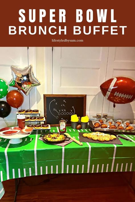 Super Bowl Brunch Buffet! Why Wait Till Dinner When You Can Start The Super Bowl Off With A Win?! Pinterest pin of a super bowl brunch buffet. 10 football brunch party ideas for a winning game day! Ideas range from easy recipes to inexpensive decorations to fun games. Enjoy these ideas for any football party! Super Bowl Brunch Ideas, Superbowl Breakfast Ideas, Football Brunch Ideas, Football Brunch, Football Party Desserts, Game Day Ideas, Football Party Food Appetizers, Brunch Party Ideas, Tailgate Desserts